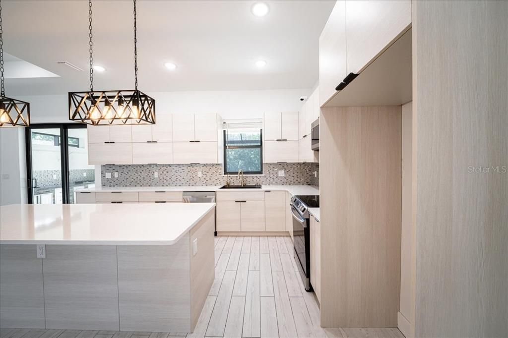 For Sale: $575,000 (4 beds, 2 baths, 1939 Square Feet)
