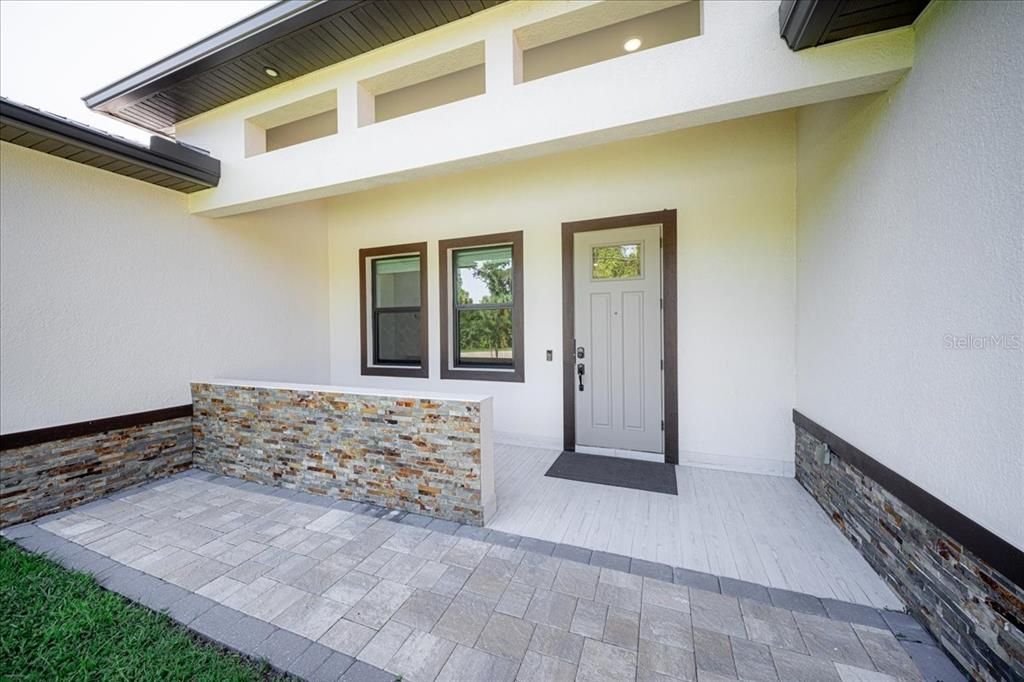 For Sale: $575,000 (4 beds, 2 baths, 1939 Square Feet)
