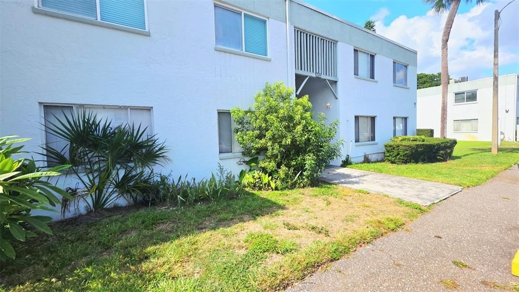 For Rent: $1,750 (2 beds, 1 baths, 922 Square Feet)