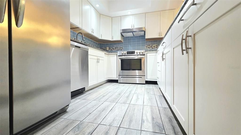 For Rent: $1,750 (2 beds, 1 baths, 922 Square Feet)