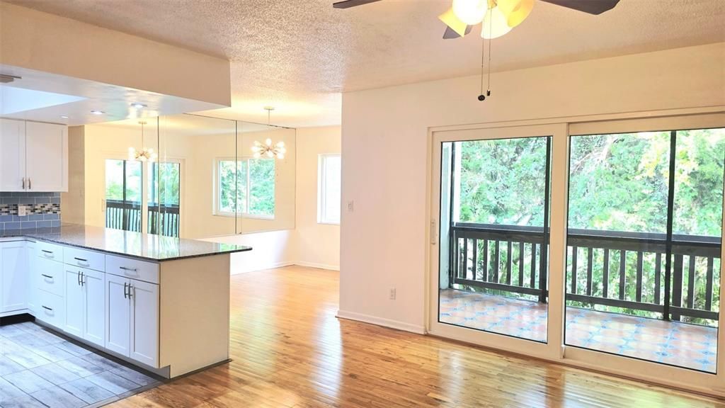 For Rent: $1,750 (2 beds, 1 baths, 922 Square Feet)