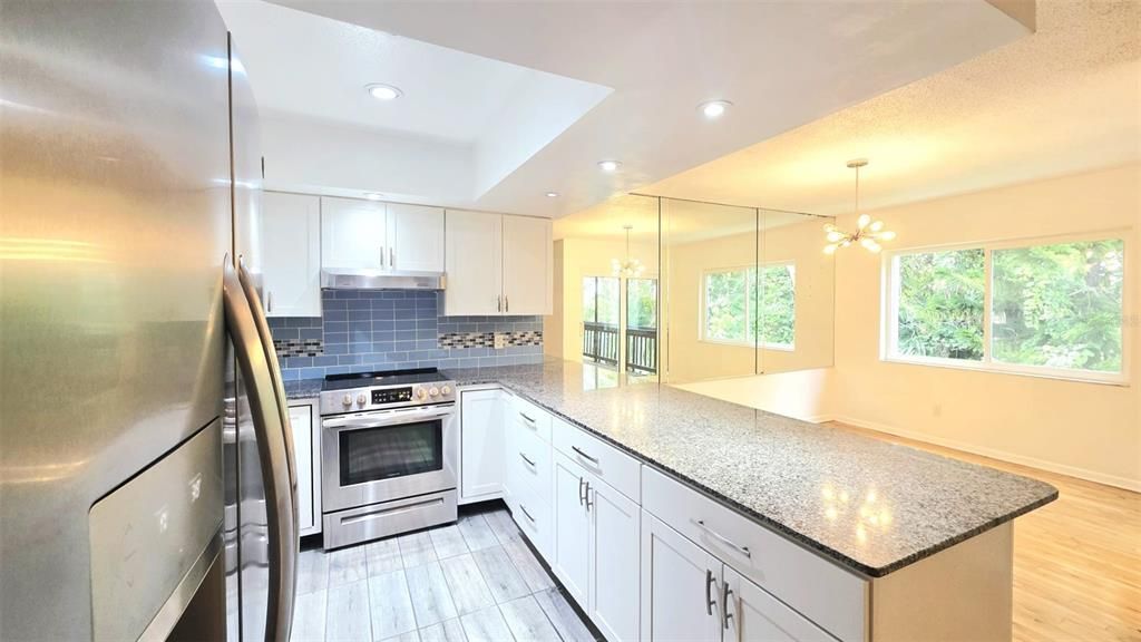 For Rent: $1,750 (2 beds, 1 baths, 922 Square Feet)