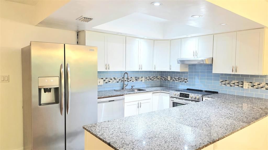 For Rent: $1,750 (2 beds, 1 baths, 922 Square Feet)