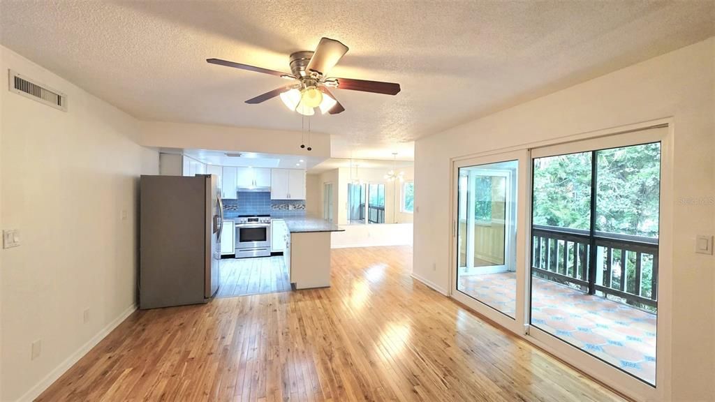 For Rent: $1,750 (2 beds, 1 baths, 922 Square Feet)