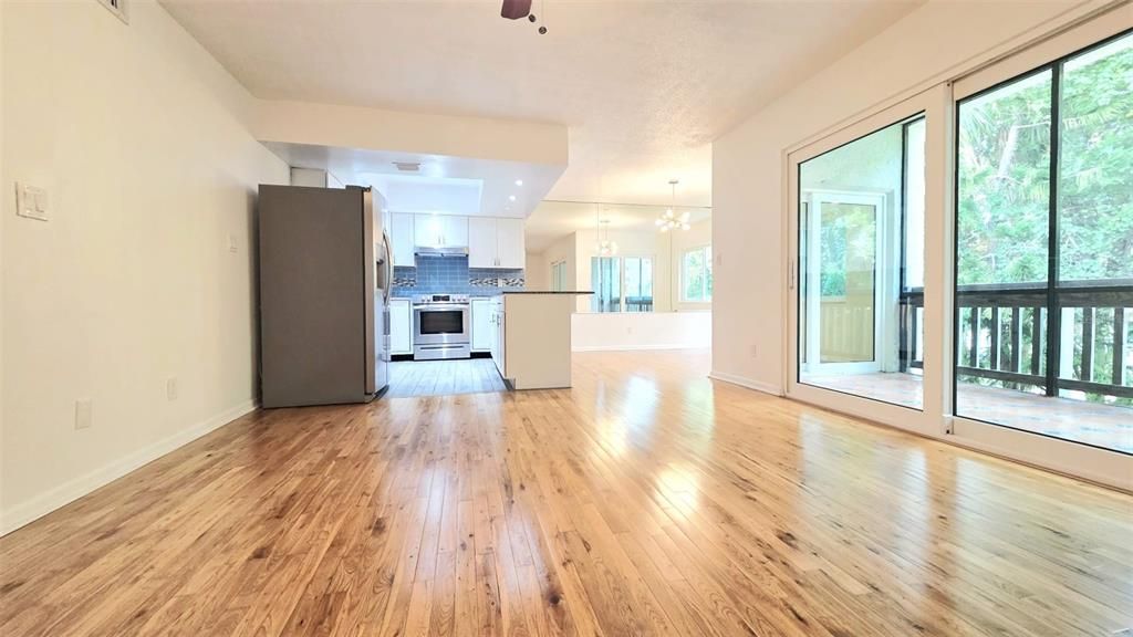 For Rent: $1,750 (2 beds, 1 baths, 922 Square Feet)