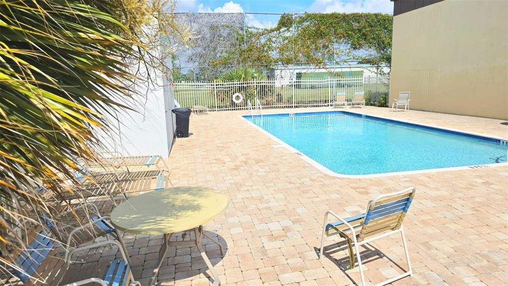 For Rent: $1,750 (2 beds, 1 baths, 922 Square Feet)