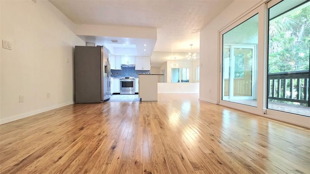 For Rent: $1,750 (2 beds, 1 baths, 922 Square Feet)
