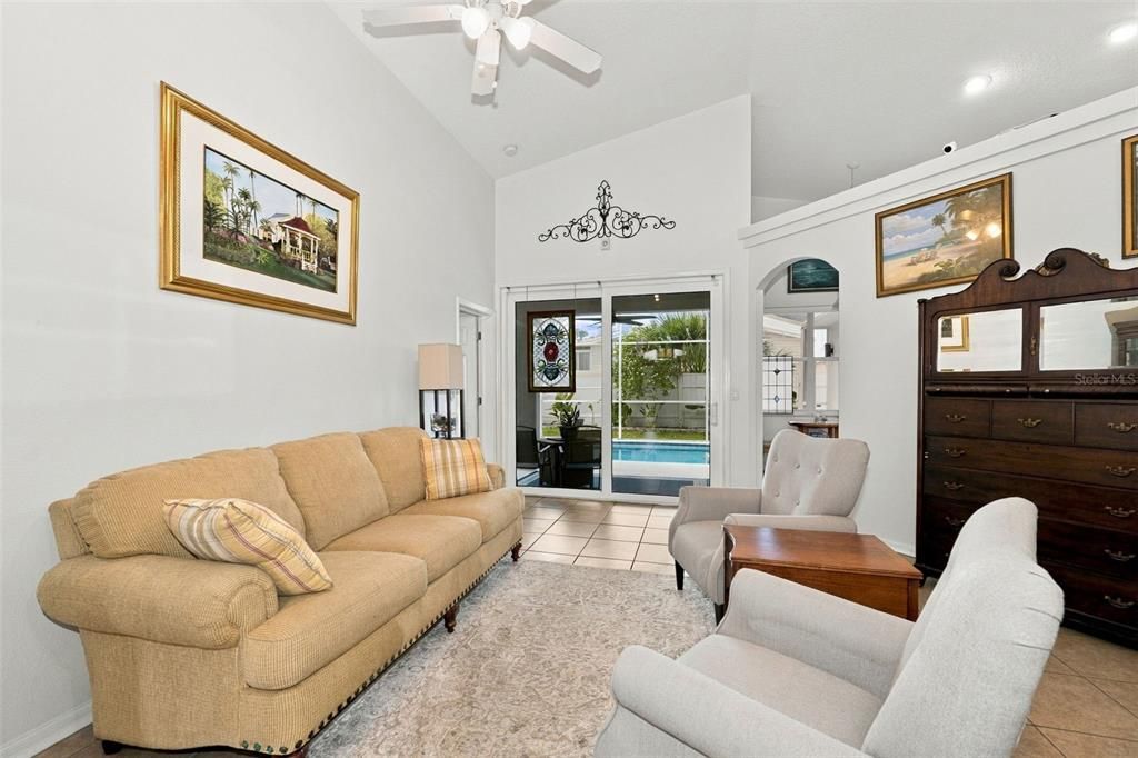 Activo con contrato: $475,000 (4 camas, 2 baños, 2020 Pies cuadrados)