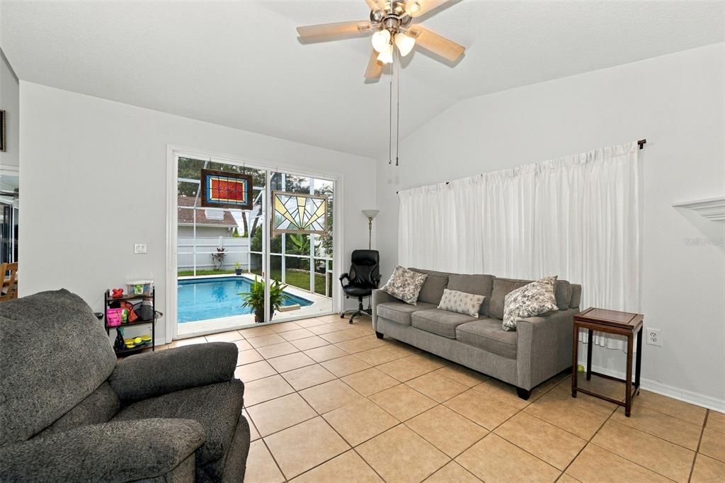 Activo con contrato: $475,000 (4 camas, 2 baños, 2020 Pies cuadrados)
