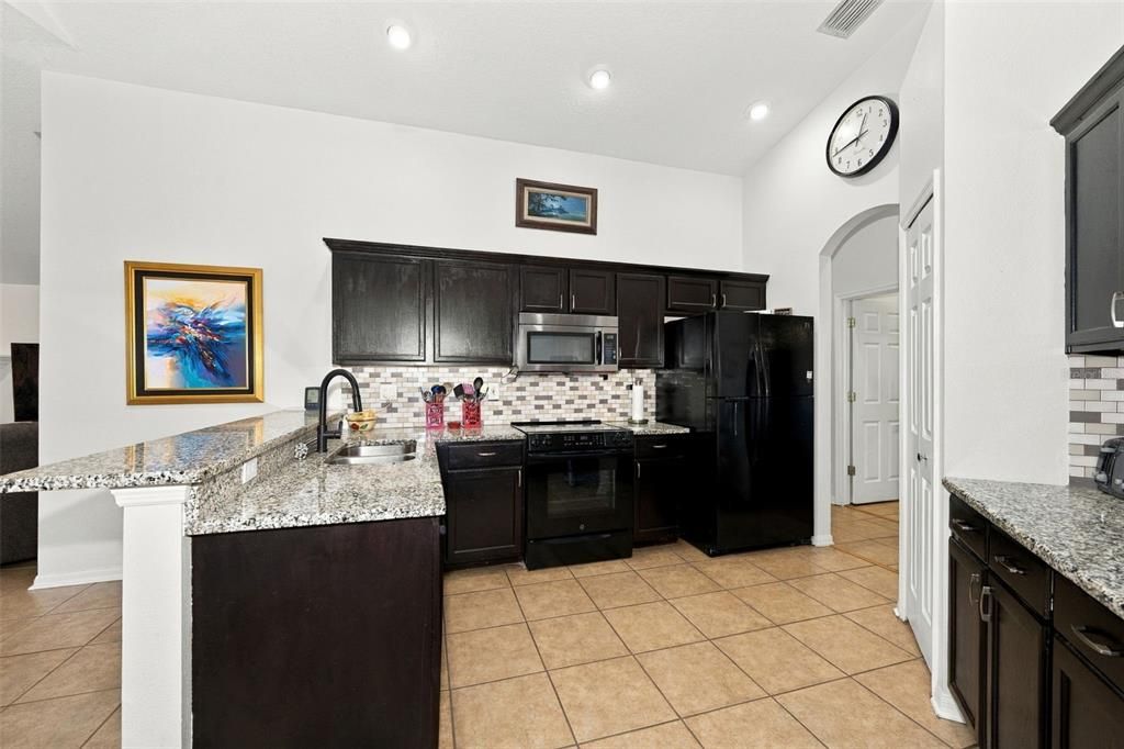 Activo con contrato: $475,000 (4 camas, 2 baños, 2020 Pies cuadrados)