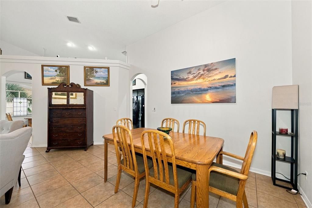 Activo con contrato: $475,000 (4 camas, 2 baños, 2020 Pies cuadrados)