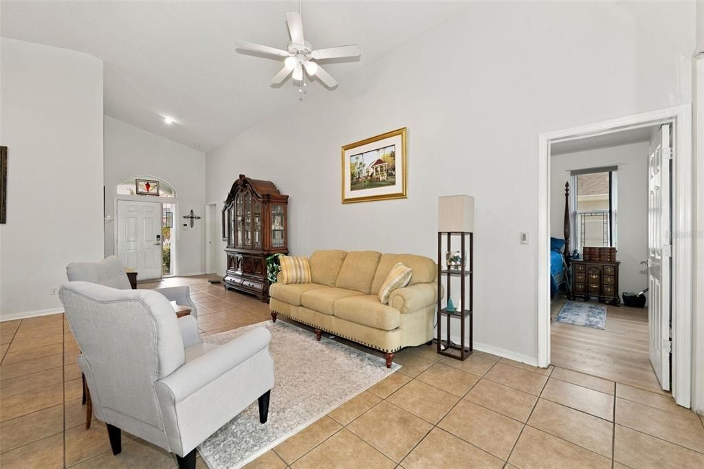 Activo con contrato: $475,000 (4 camas, 2 baños, 2020 Pies cuadrados)