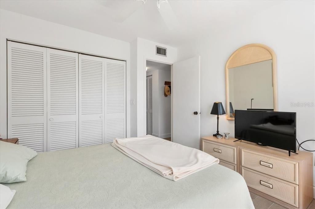 For Sale: $375,000 (2 beds, 2 baths, 1368 Square Feet)