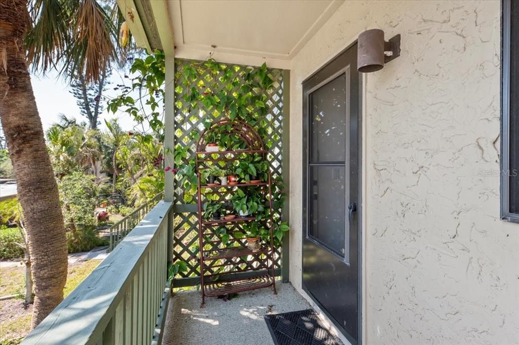 For Sale: $375,000 (2 beds, 2 baths, 1368 Square Feet)