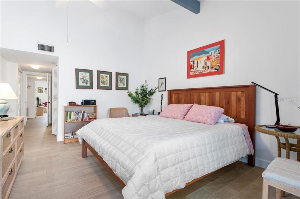 For Sale: $375,000 (2 beds, 2 baths, 1368 Square Feet)