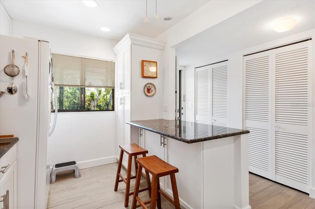For Sale: $375,000 (2 beds, 2 baths, 1368 Square Feet)