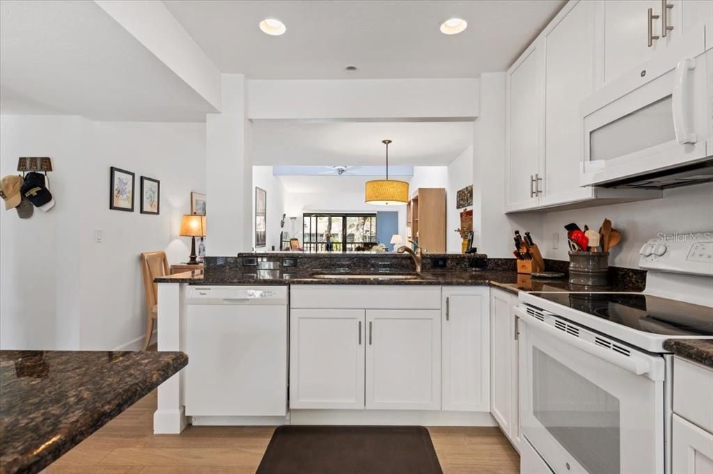 For Sale: $375,000 (2 beds, 2 baths, 1368 Square Feet)