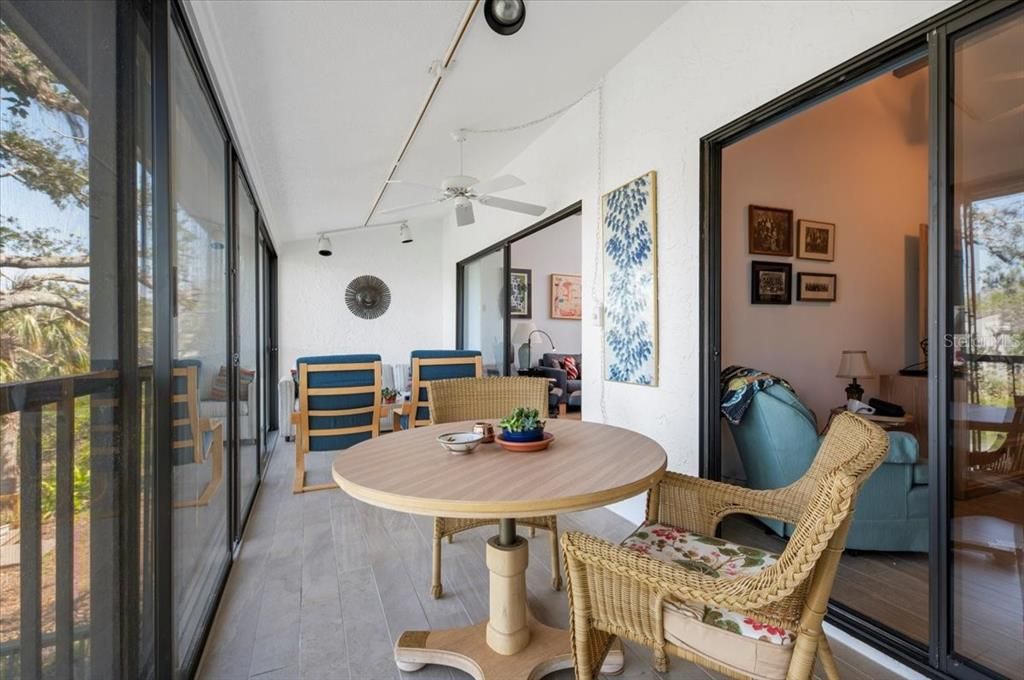For Sale: $375,000 (2 beds, 2 baths, 1368 Square Feet)