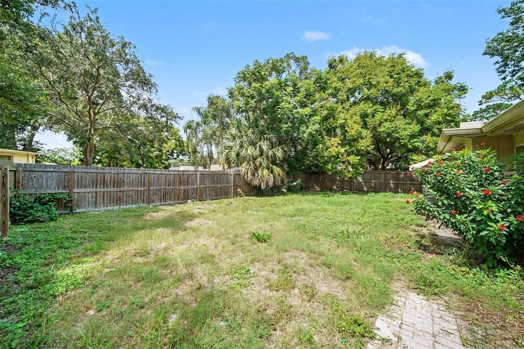 For Sale: $250,000 (2 beds, 1 baths, 1128 Square Feet)