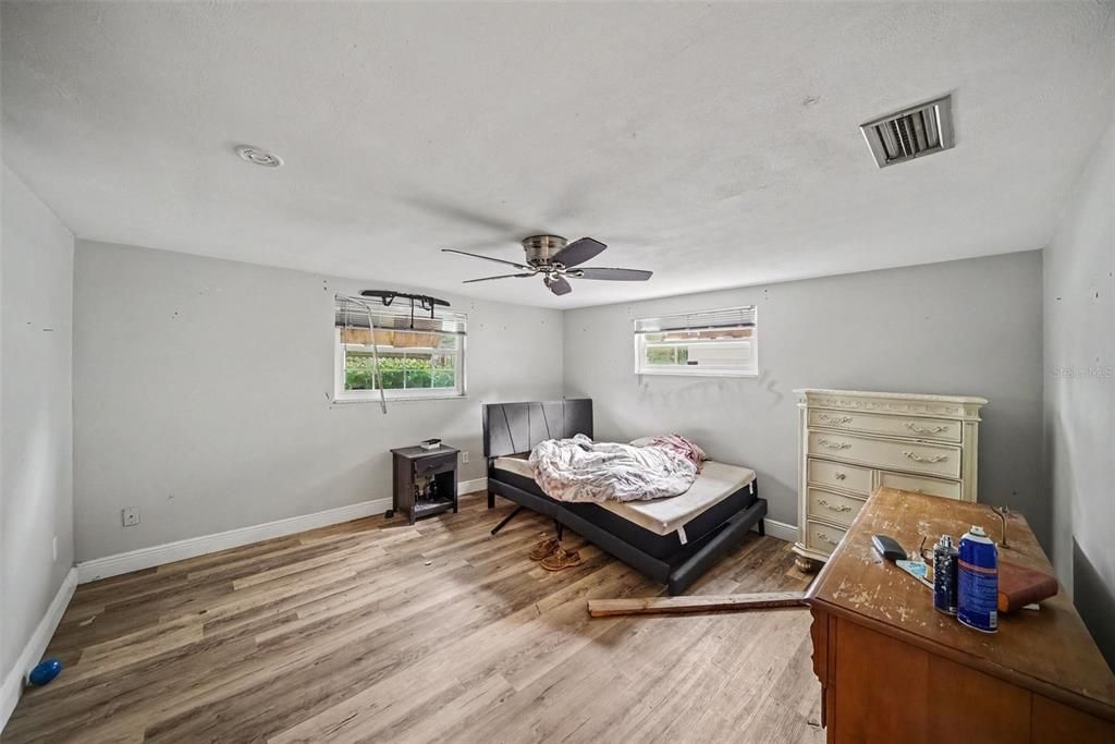 For Sale: $250,000 (2 beds, 1 baths, 1128 Square Feet)
