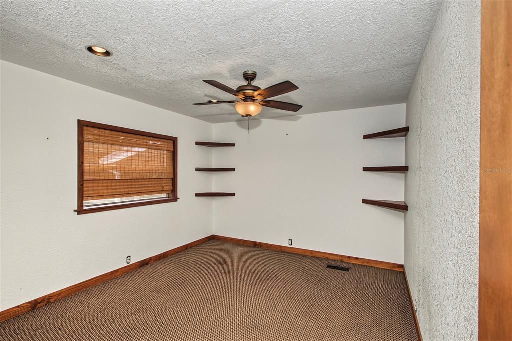 For Sale: $314,900 (2 beds, 1 baths, 1321 Square Feet)