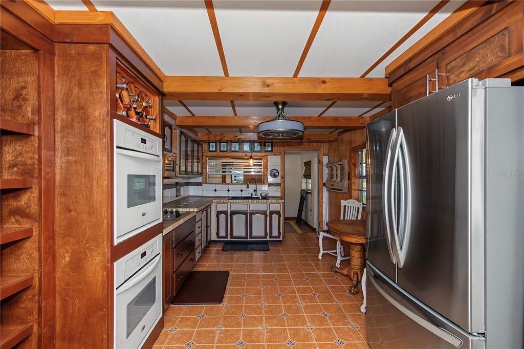For Sale: $314,900 (2 beds, 1 baths, 1321 Square Feet)