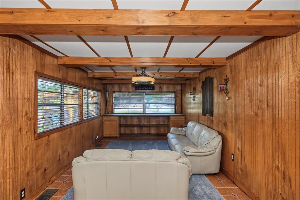 For Sale: $314,900 (2 beds, 1 baths, 1321 Square Feet)