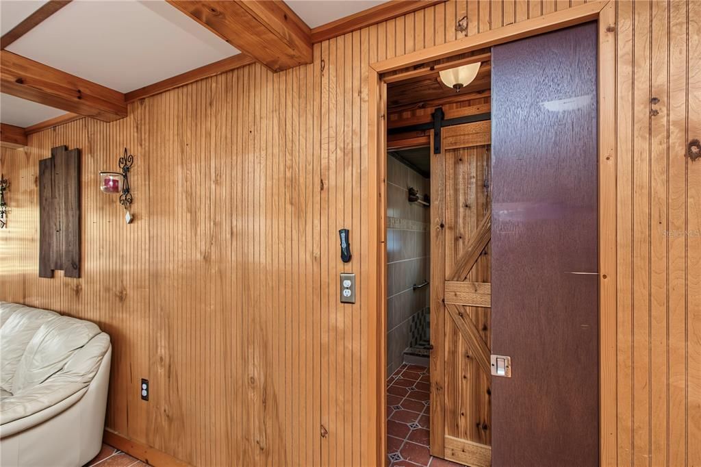 For Sale: $314,900 (2 beds, 1 baths, 1321 Square Feet)
