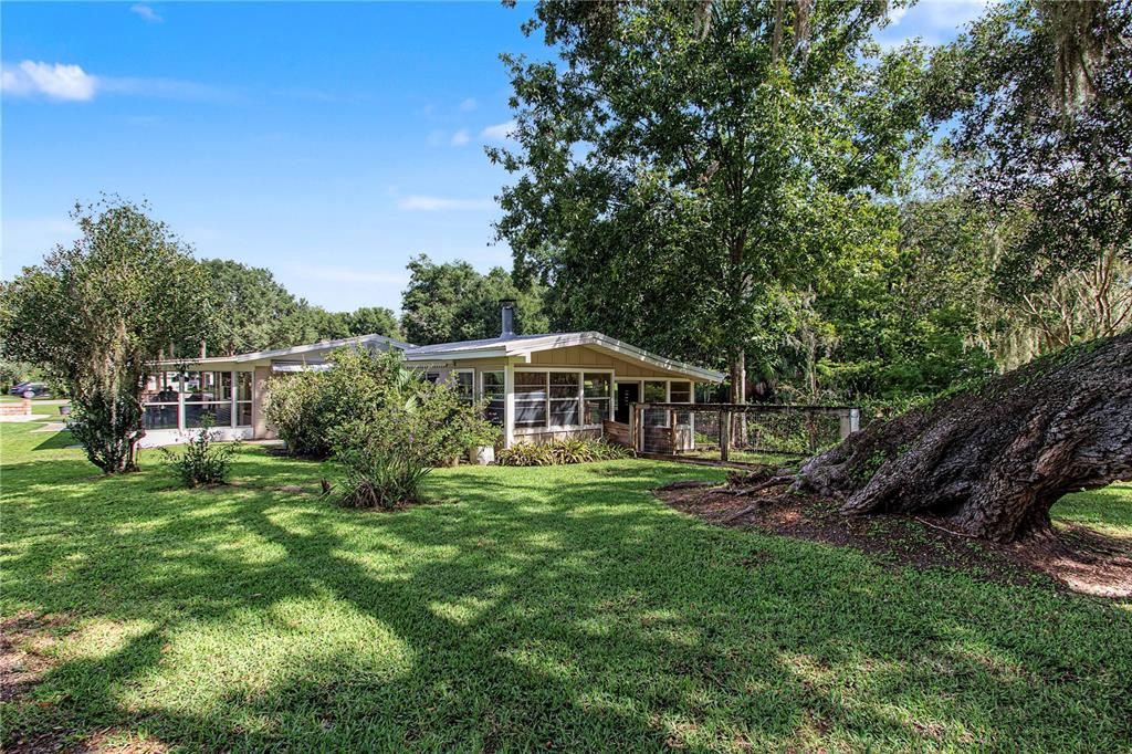 For Sale: $314,900 (2 beds, 1 baths, 1321 Square Feet)