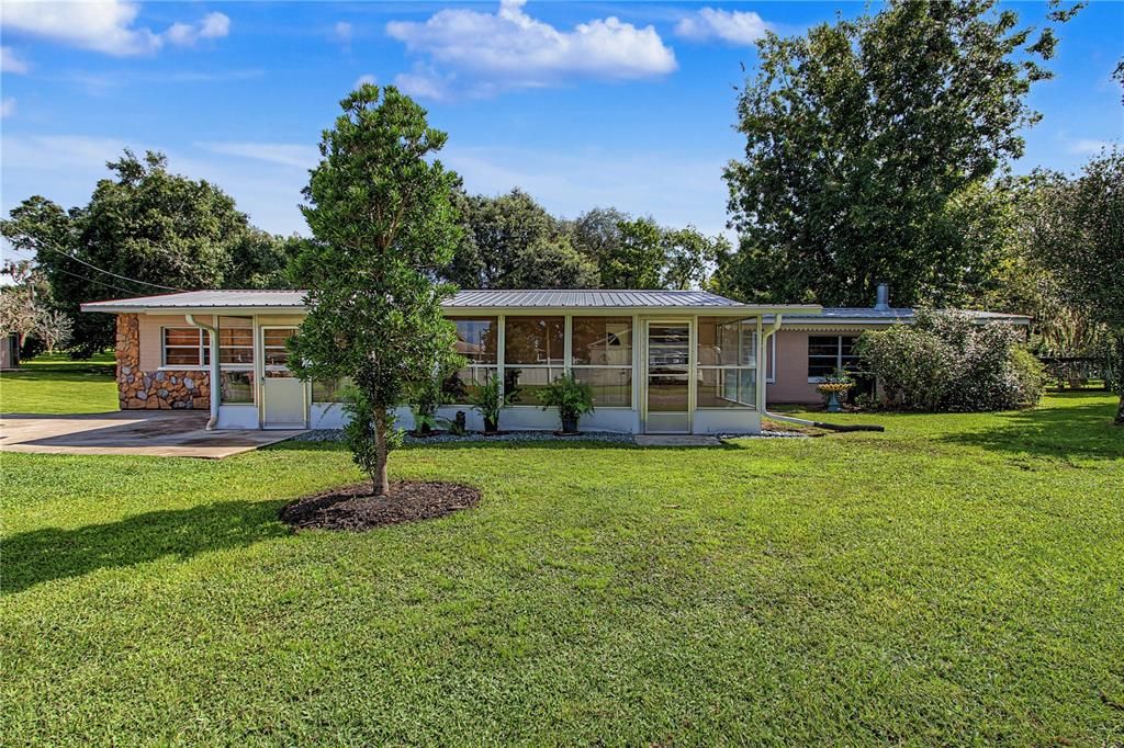 For Sale: $314,900 (2 beds, 1 baths, 1321 Square Feet)