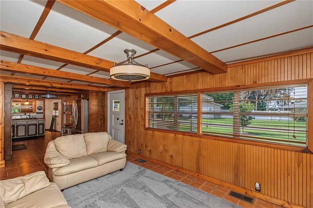 For Sale: $314,900 (2 beds, 1 baths, 1321 Square Feet)