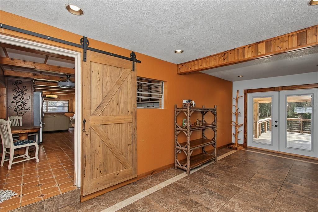 For Sale: $314,900 (2 beds, 1 baths, 1321 Square Feet)
