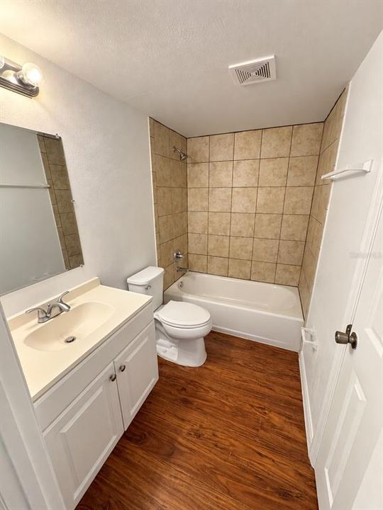 For Rent: $999 (1 beds, 1 baths, 775 Square Feet)