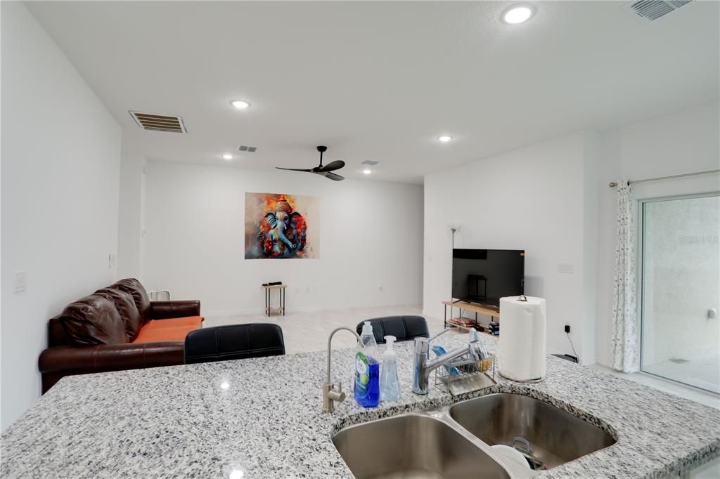 В аренду: $2,695 (4 спален, 2 ванн, 1720 Квадратных фут)