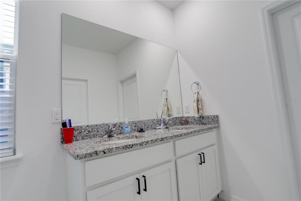 В аренду: $2,695 (4 спален, 2 ванн, 1720 Квадратных фут)