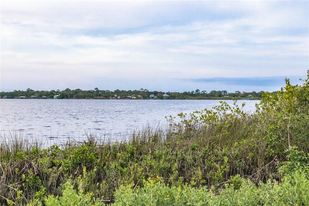 En Venta: $375,000 (0.83 acres)