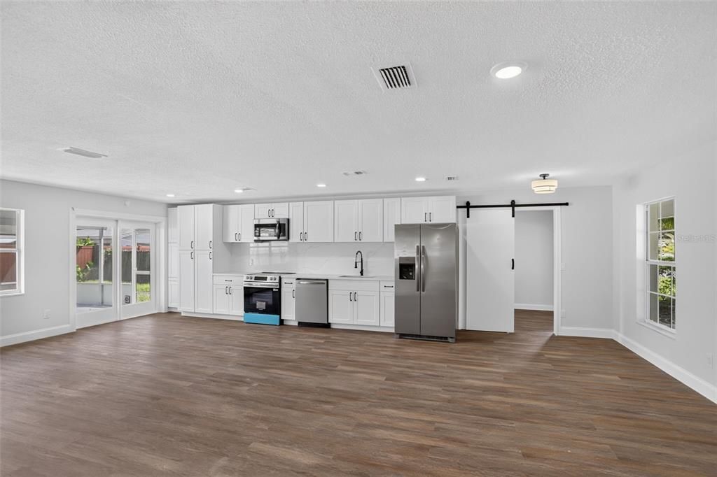 For Sale: $499,900 (4 beds, 3 baths, 1686 Square Feet)