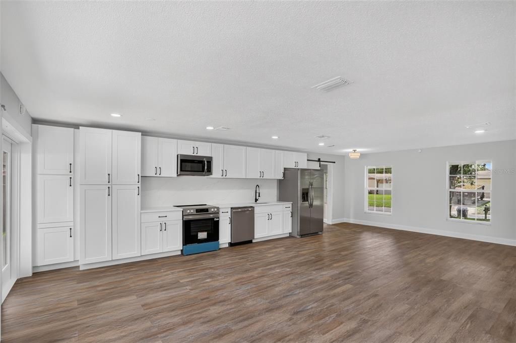 For Sale: $499,900 (4 beds, 3 baths, 1686 Square Feet)