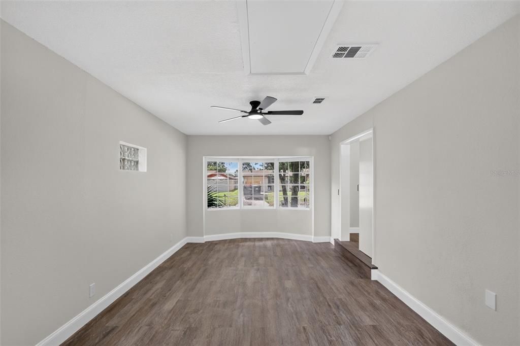 For Sale: $499,900 (4 beds, 3 baths, 1686 Square Feet)