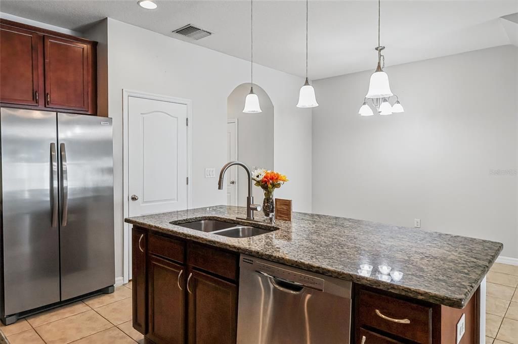 For Rent: $1,950 (3 beds, 2 baths, 1688 Square Feet)