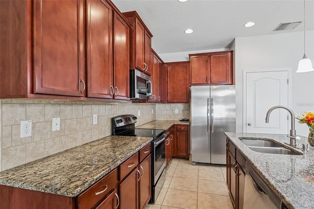 For Rent: $1,950 (3 beds, 2 baths, 1688 Square Feet)