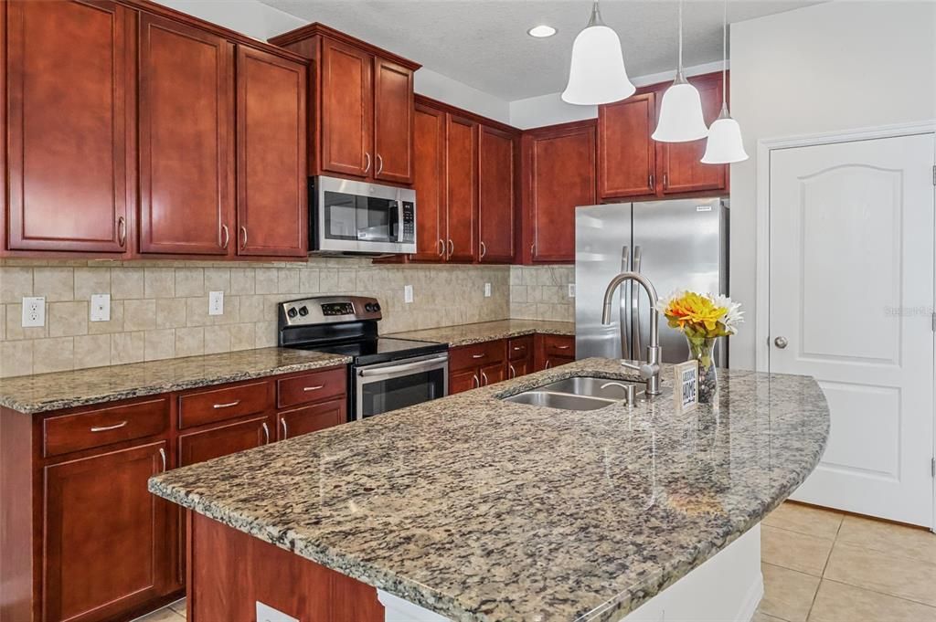 For Rent: $1,950 (3 beds, 2 baths, 1688 Square Feet)