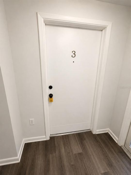 For Rent: $999 (1 beds, 1 baths, 775 Square Feet)