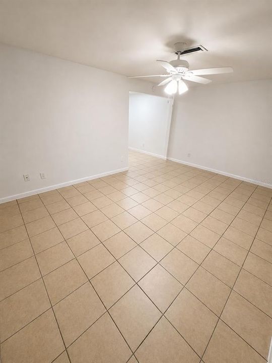 For Rent: $999 (1 beds, 1 baths, 775 Square Feet)