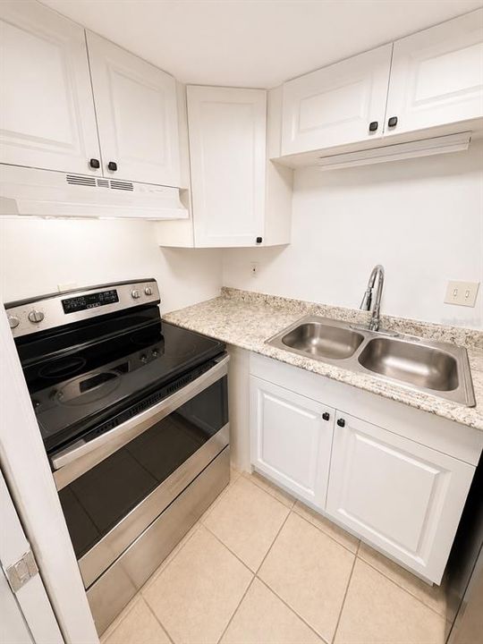 For Rent: $999 (1 beds, 1 baths, 775 Square Feet)