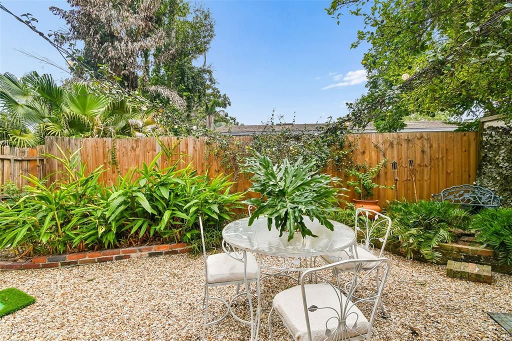 На продажу: $478,999 (2 спален, 1 ванн, 1337 Квадратных фут)