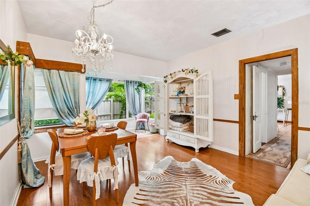 На продажу: $478,999 (2 спален, 1 ванн, 1337 Квадратных фут)