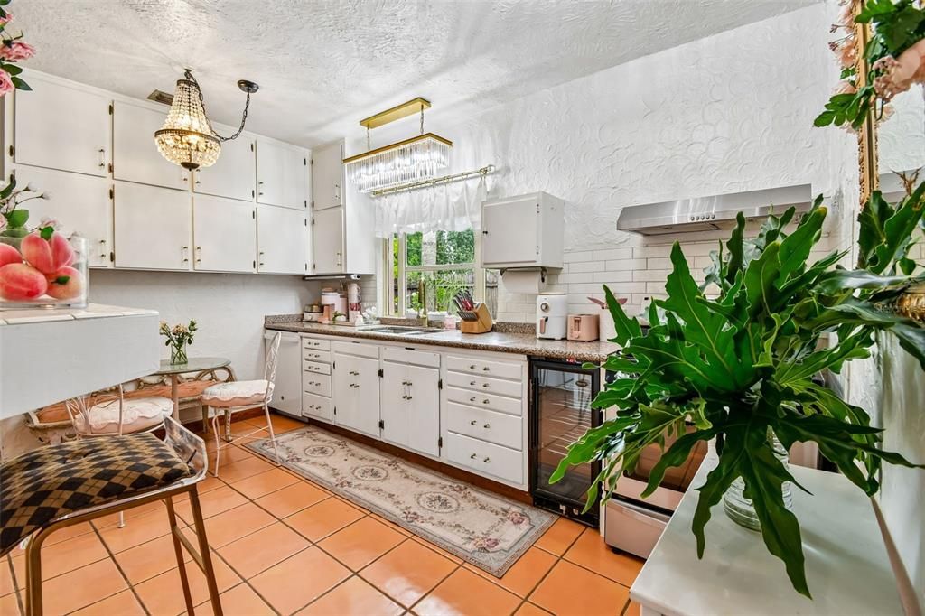 На продажу: $478,999 (2 спален, 1 ванн, 1337 Квадратных фут)
