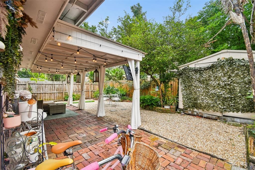 На продажу: $478,999 (2 спален, 1 ванн, 1337 Квадратных фут)