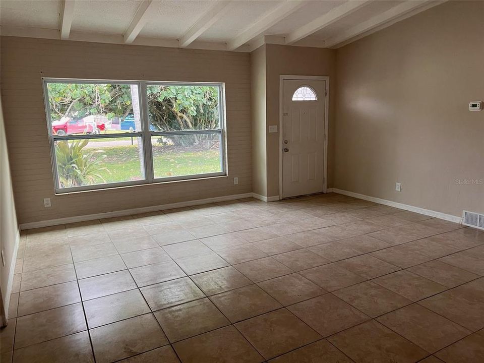 For Sale: $299,000 (4 beds, 2 baths, 1276 Square Feet)